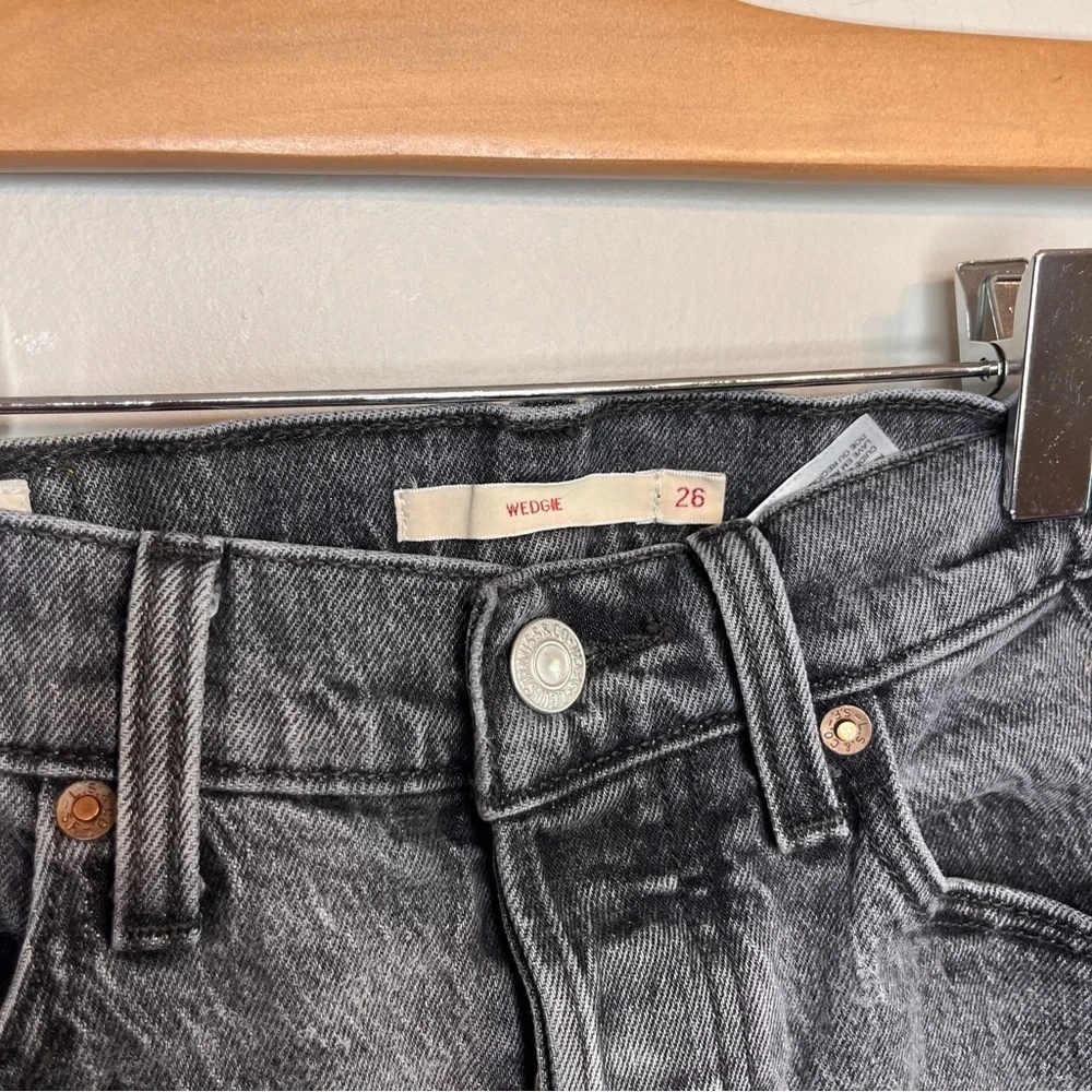 Levi Women’s Wedgie Icon Fit Straight Jean 26 - Picture 7 of 10